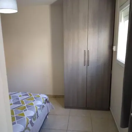 Superbe Newly Renovated Flat