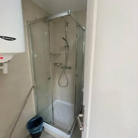 Superbe Newly Renovated Flat דירה